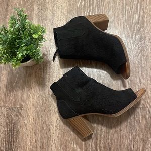 Black ankle booties, 8
